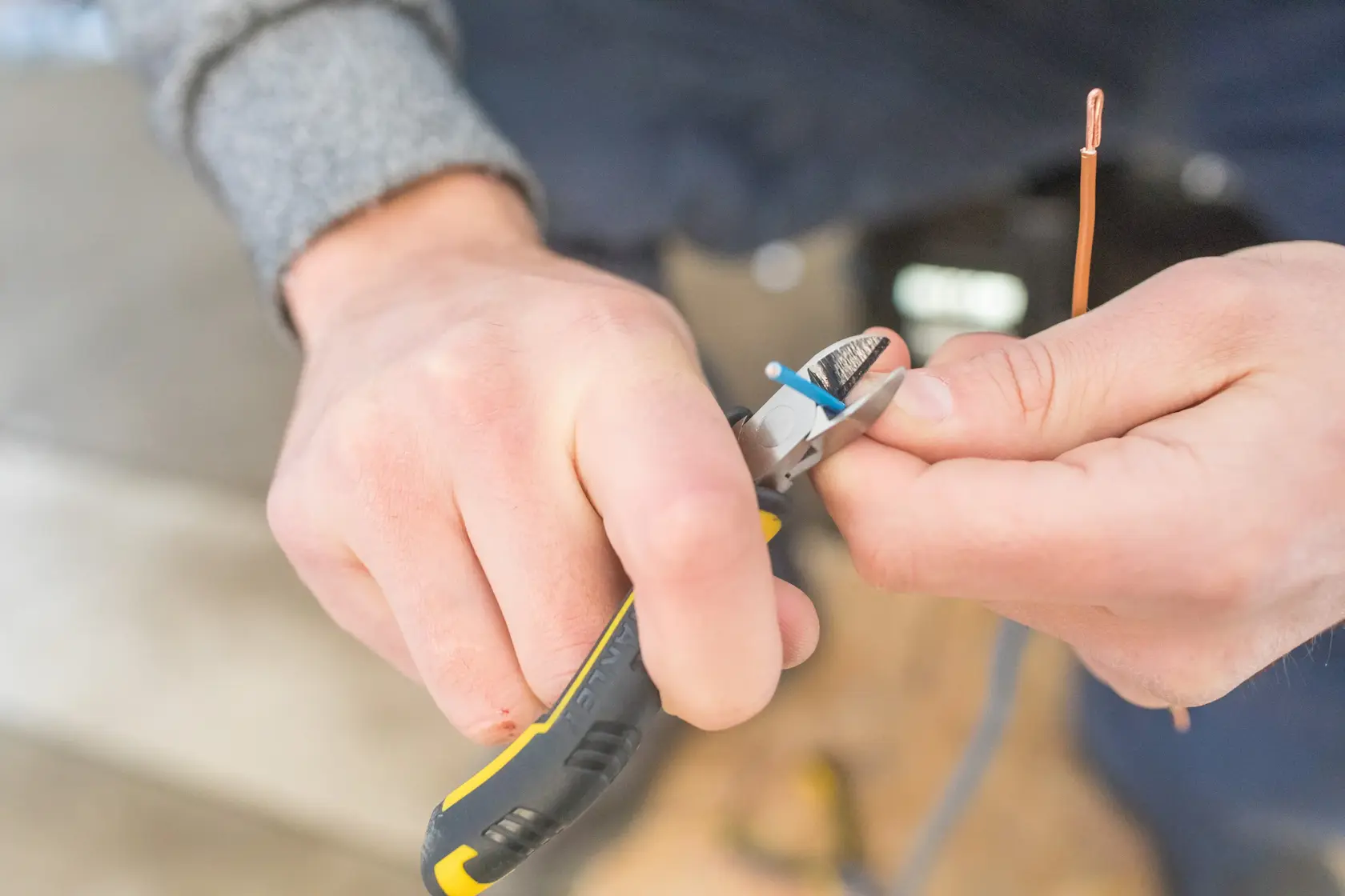 Photo of STANLEY FMHT0-80518 side cutting pliers used to cut blue wire.